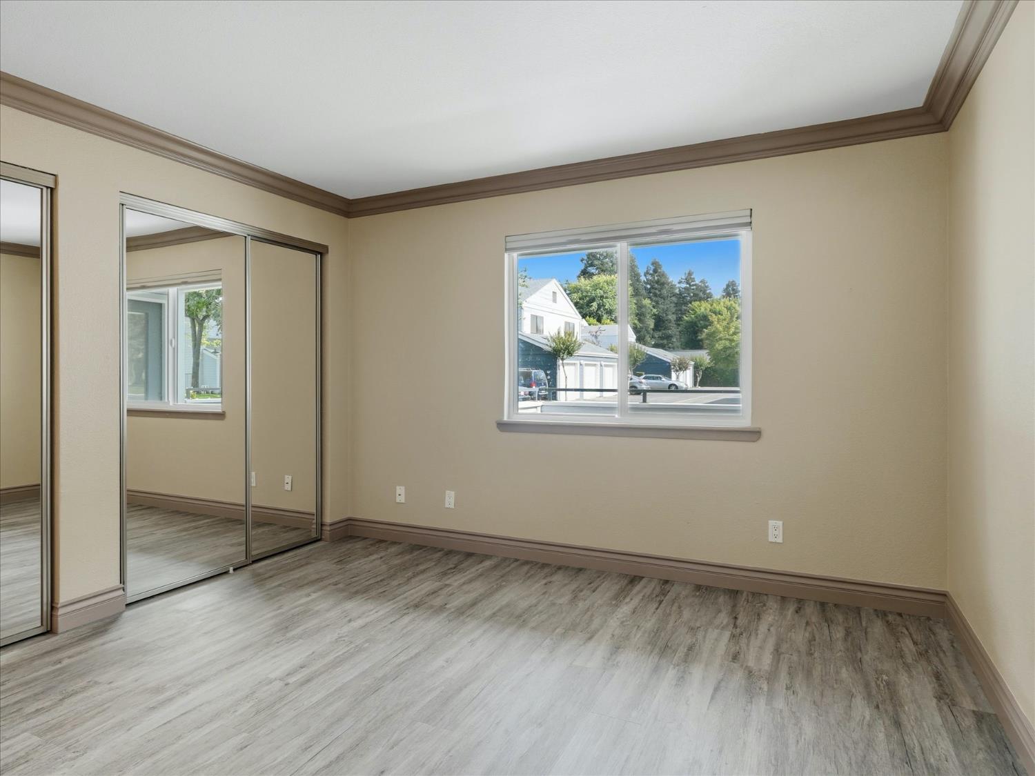 7675 N 1St St #140, Fresno, CA 93720