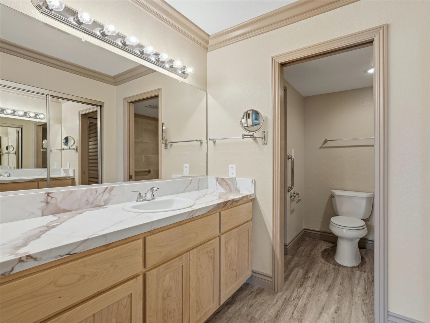 7675 N 1St St #140, Fresno, CA 93720