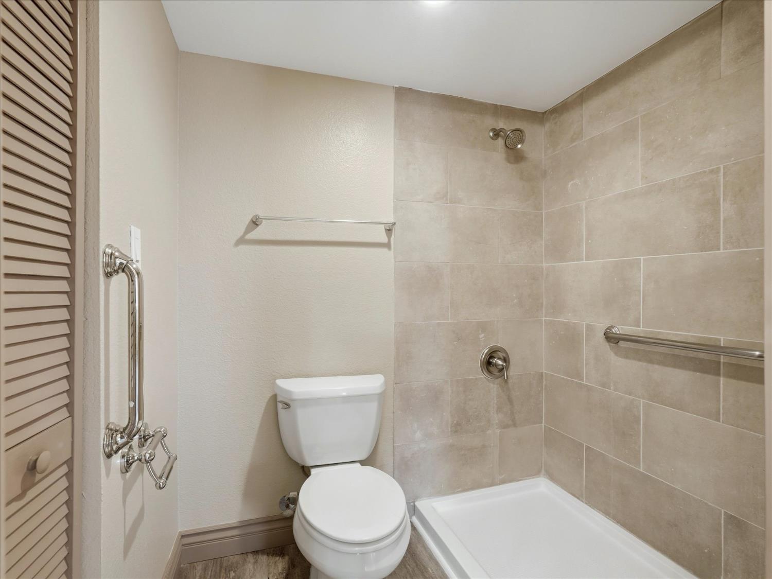 7675 N 1St St #140, Fresno, CA 93720