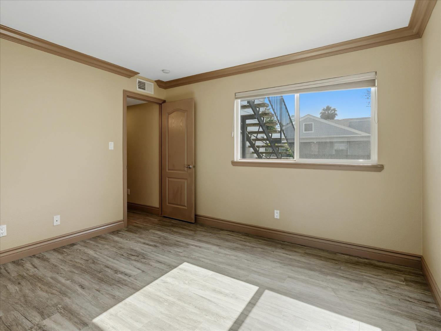 7675 N 1St St #140, Fresno, CA 93720