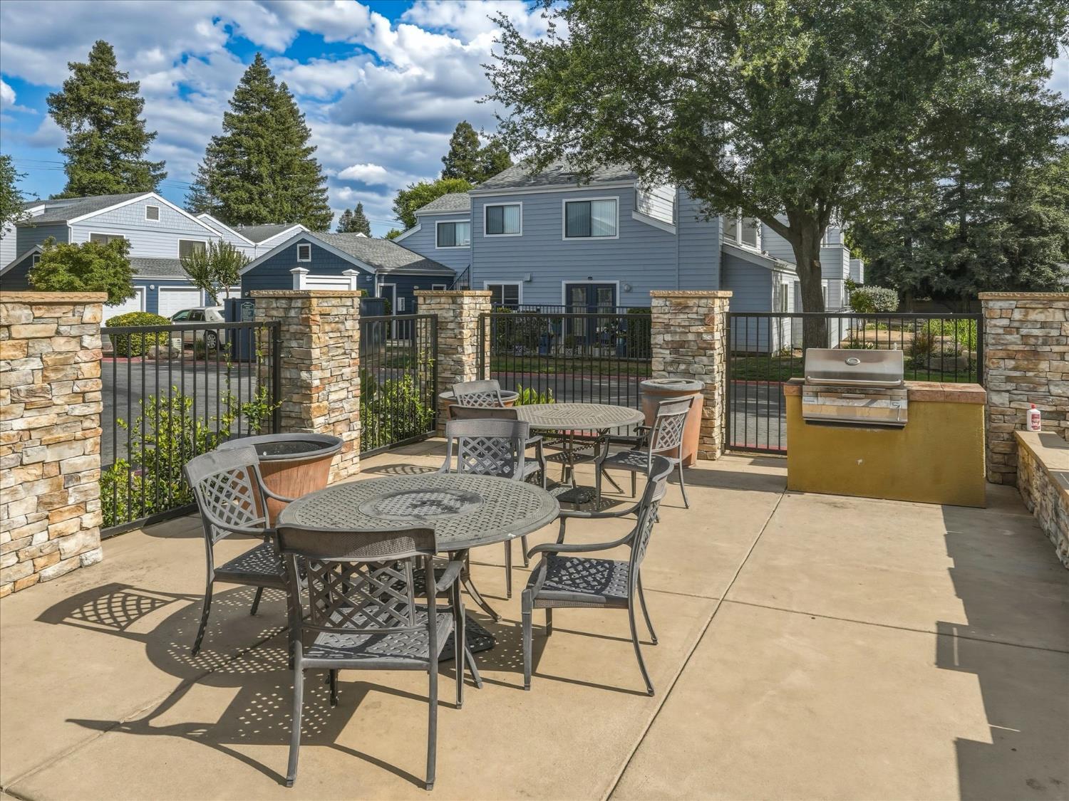7675 N 1St St #140, Fresno, CA 93720