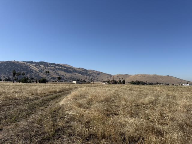 1900 N Piedra Rd, Sanger, CA 93657