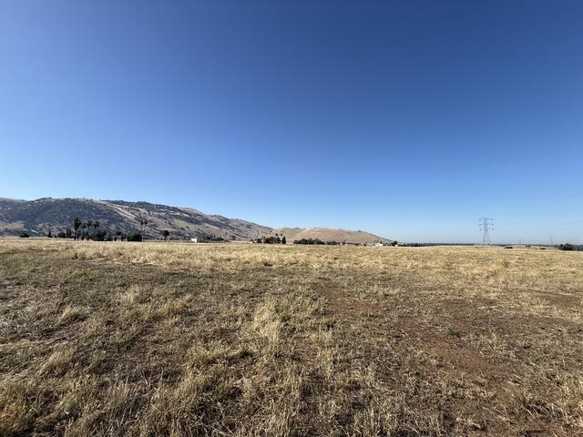 1900 N Piedra Rd, Sanger, CA 93657