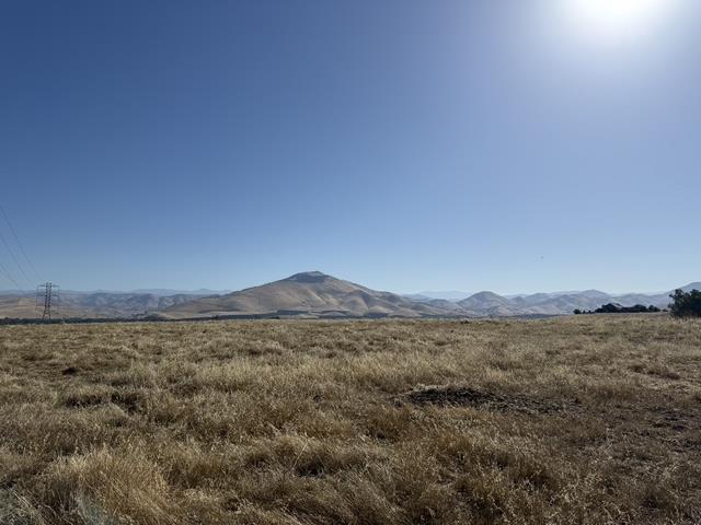 1900 N Piedra Rd, Sanger, CA 93657