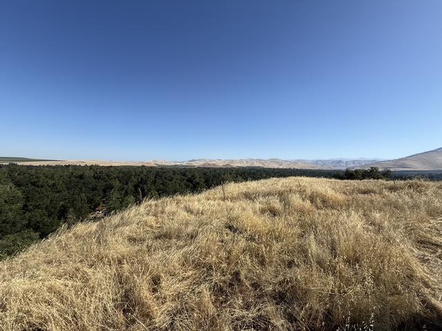 1900 N Piedra Rd, Sanger, CA 93657