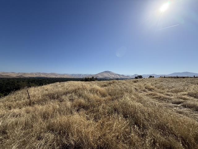 1900 N Piedra Rd, Sanger, CA 93657