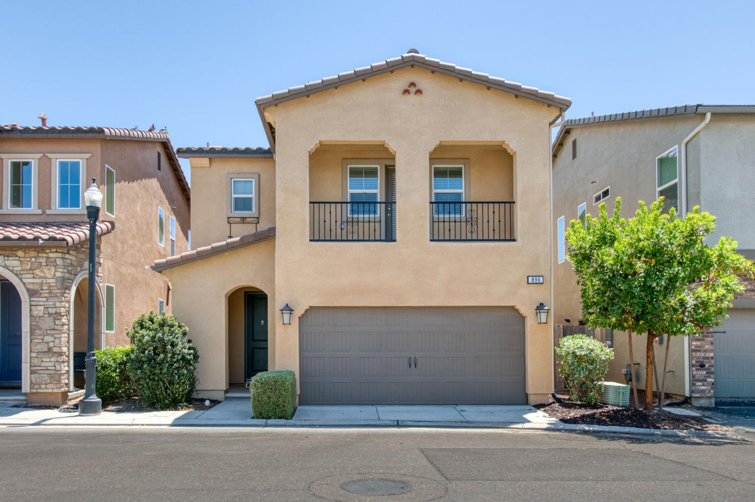 896 Lassen Ln W, Madera, CA 93636