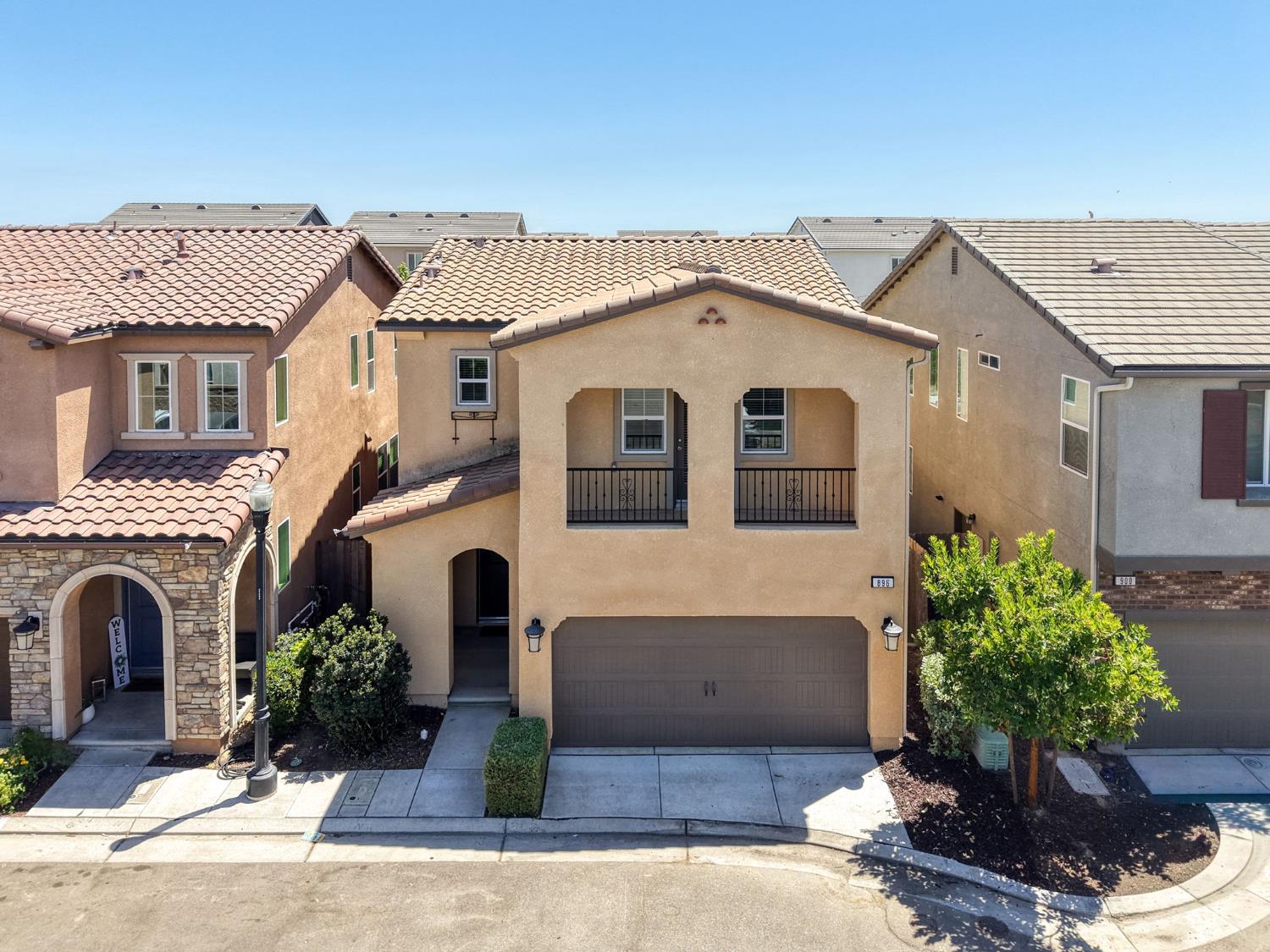 896 Lassen Ln W, Madera, CA 93636
