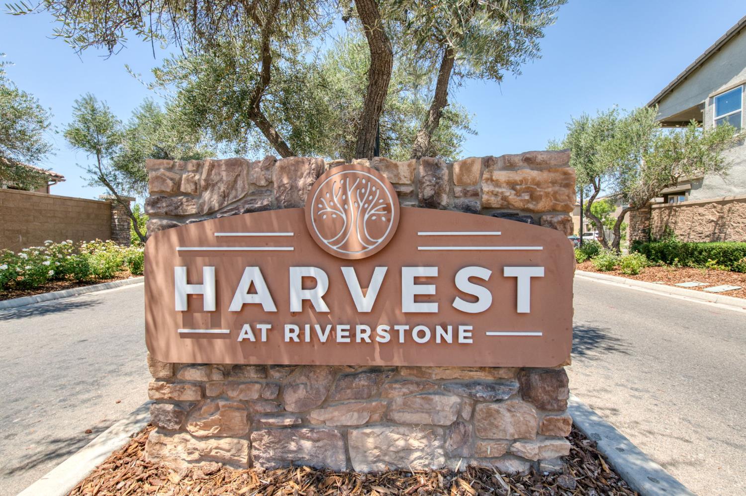 896 Lassen Ln W, Madera, CA 93636