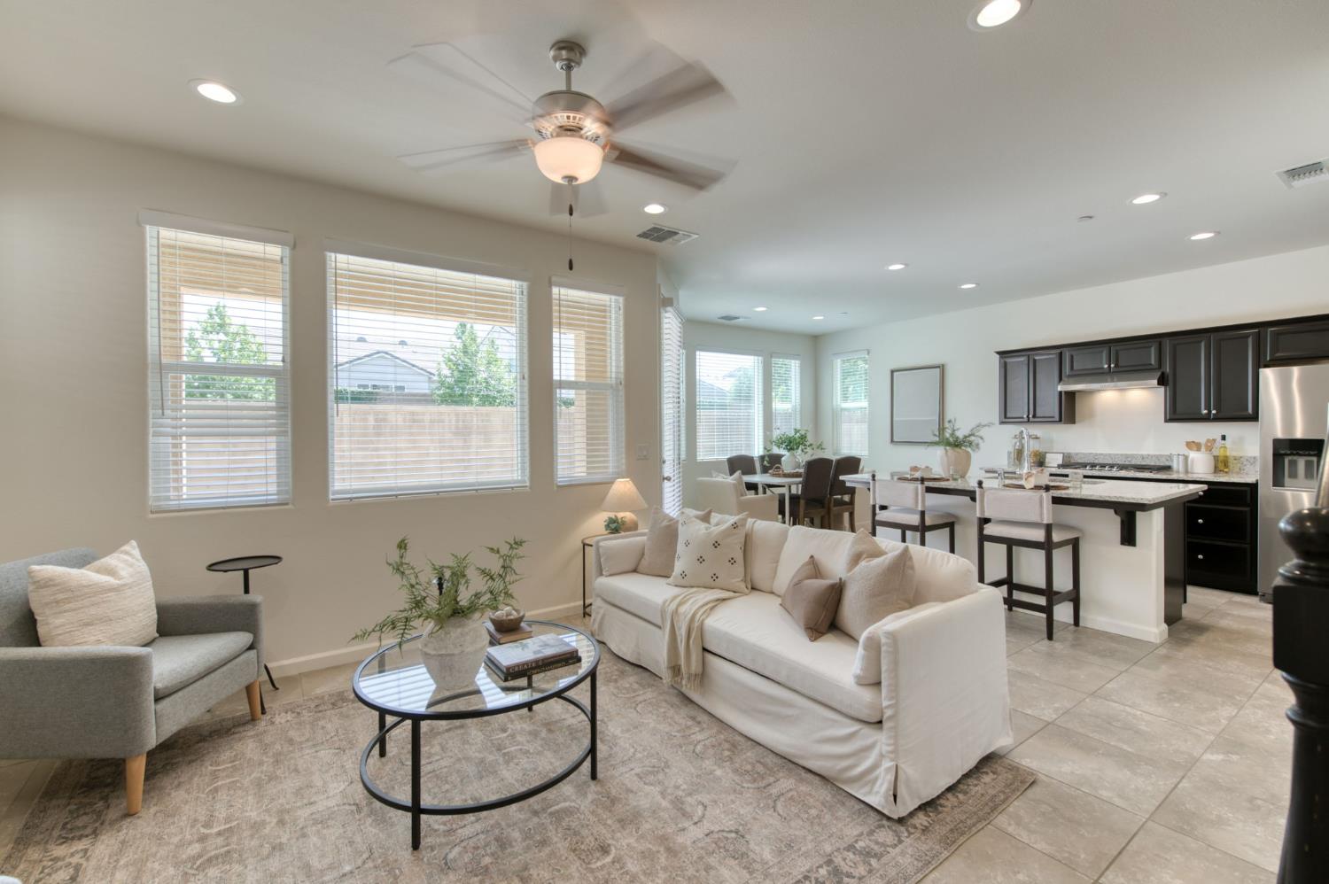 896 Lassen Ln W, Madera, CA 93636