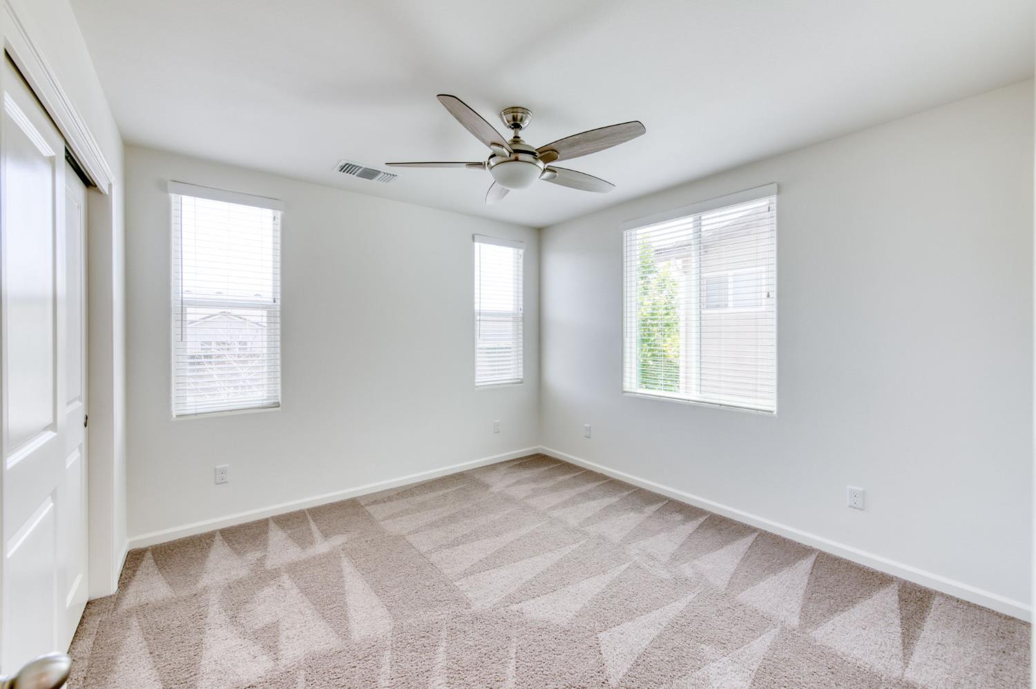 896 Lassen Ln W, Madera, CA 93636