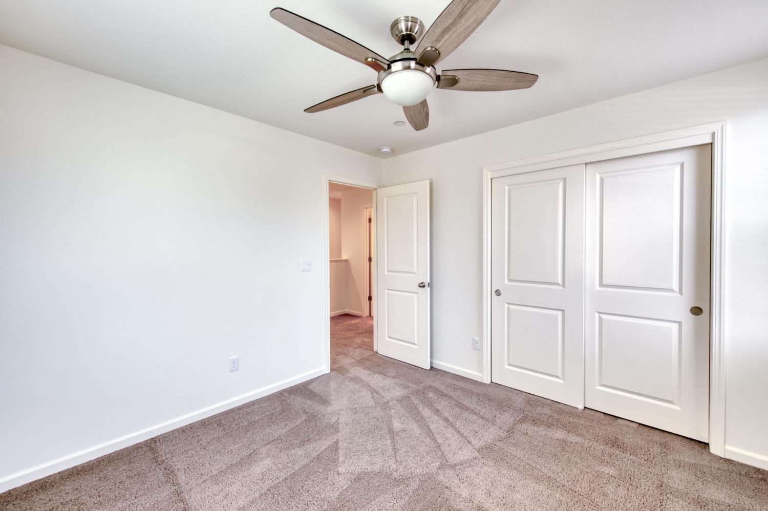 896 Lassen Ln W, Madera, CA 93636