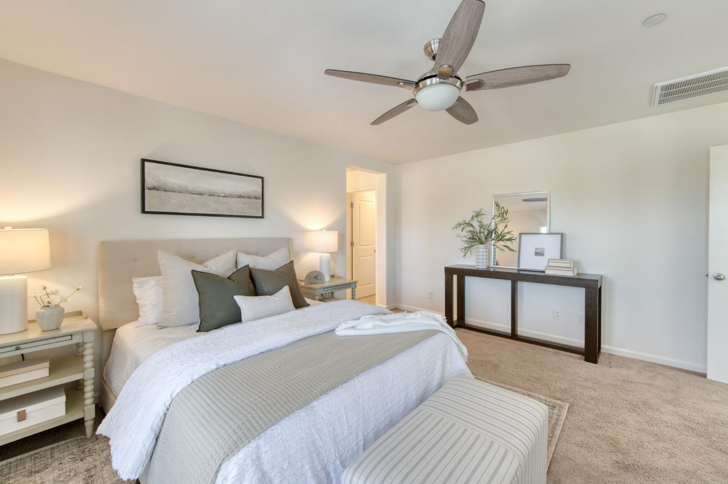 896 Lassen Ln W, Madera, CA 93636