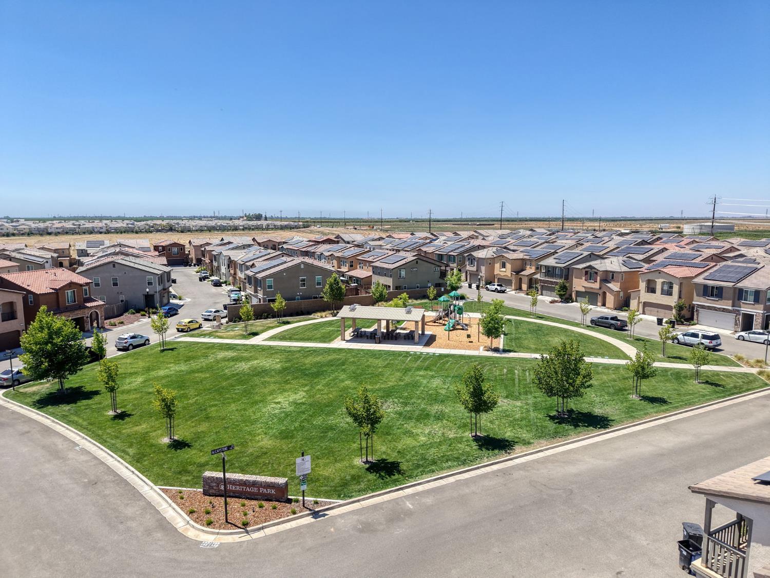 896 Lassen Ln W, Madera, CA 93636