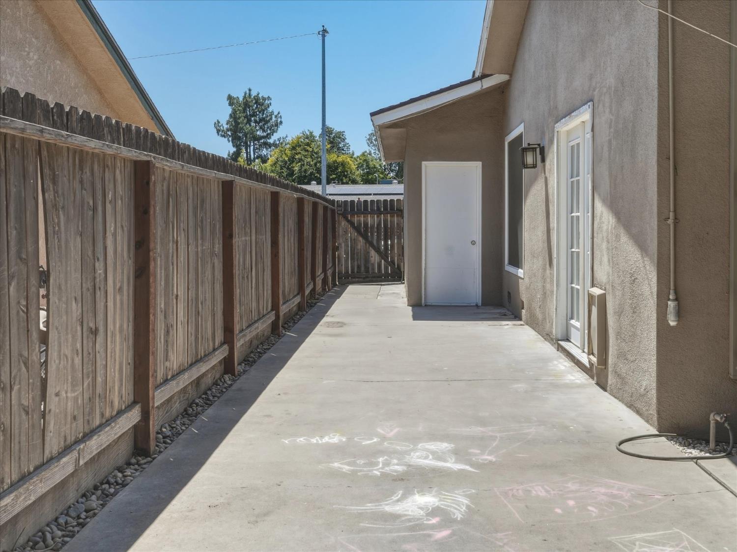 6676 N Wolters Ave, Fresno, CA 93710