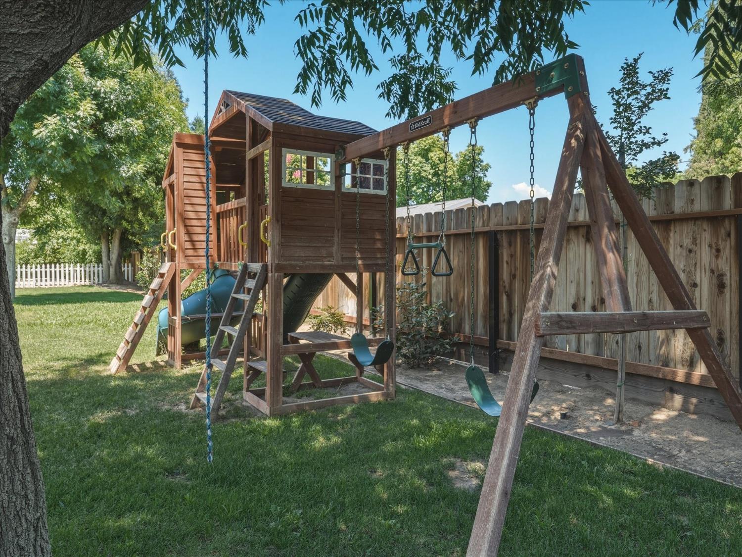 6676 N Wolters Ave, Fresno, CA 93710