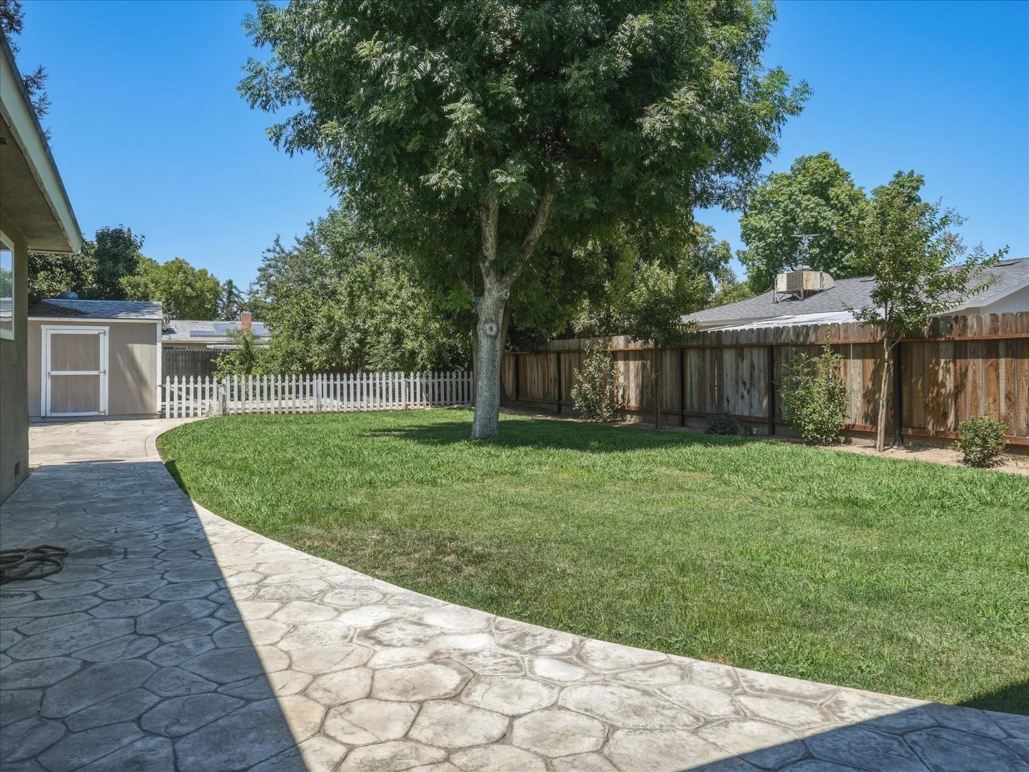 6676 N Wolters Ave, Fresno, CA 93710