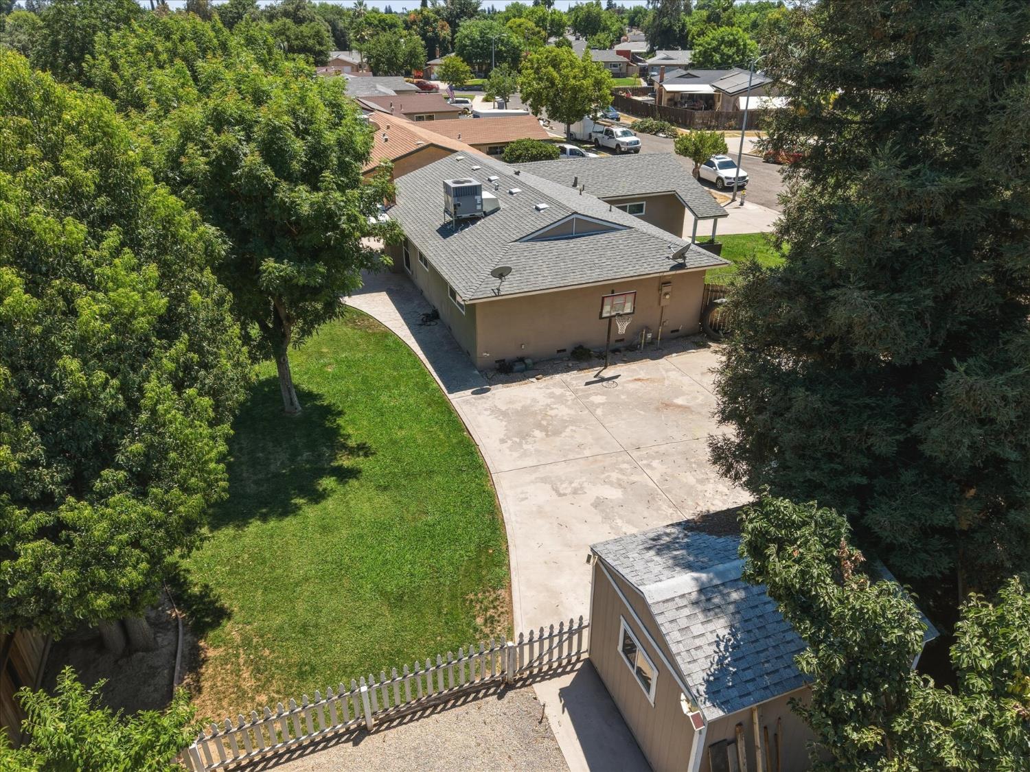 6676 N Wolters Ave, Fresno, CA 93710
