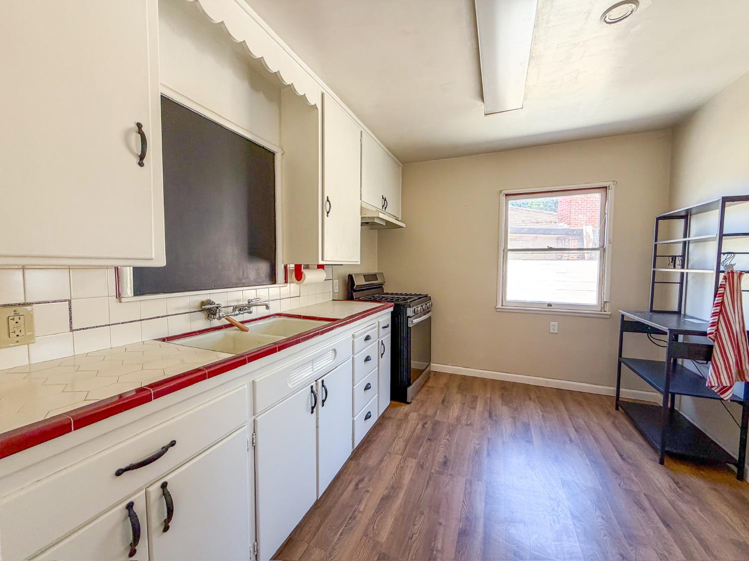 519 N N Pl, Tulare, CA 93274