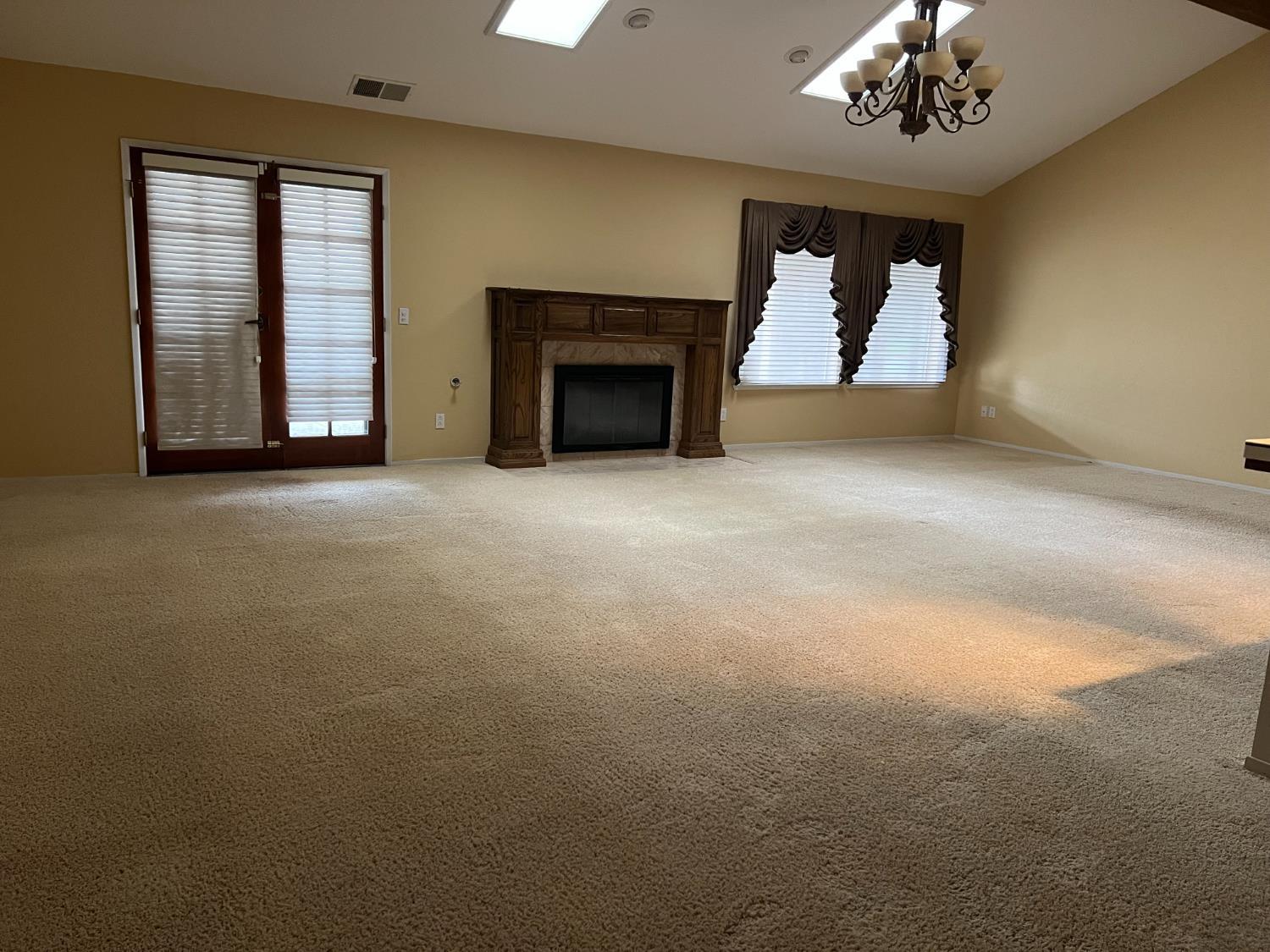 11 Season Ct, Madera, CA 93637