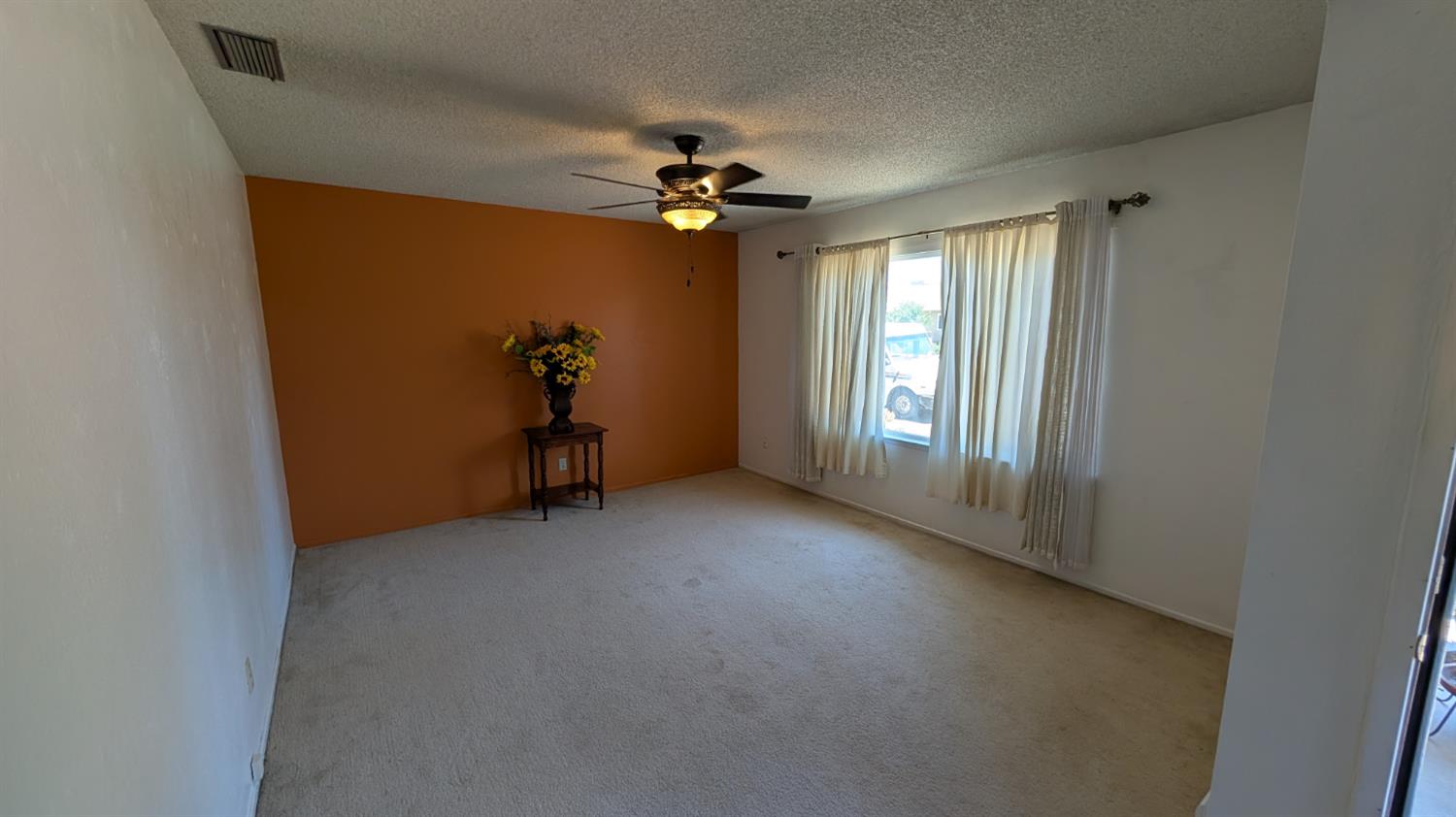 404 Fall Ave, Madera, CA 93637