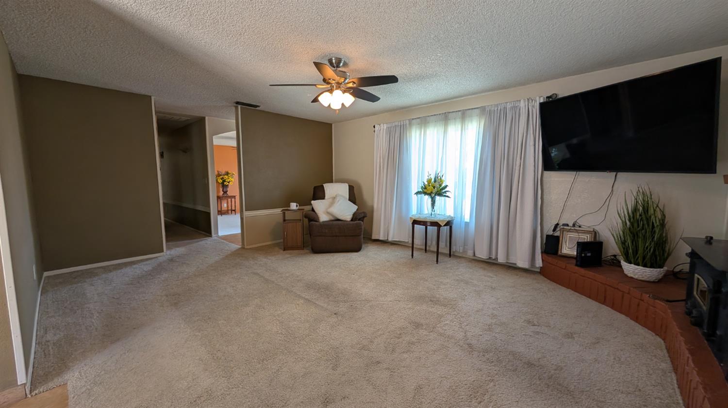 404 Fall Ave, Madera, CA 93637