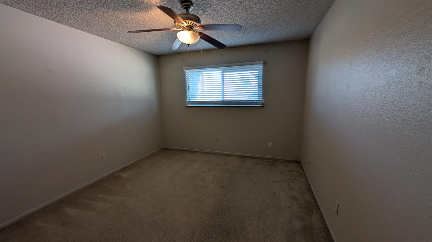 404 Fall Ave, Madera, CA 93637