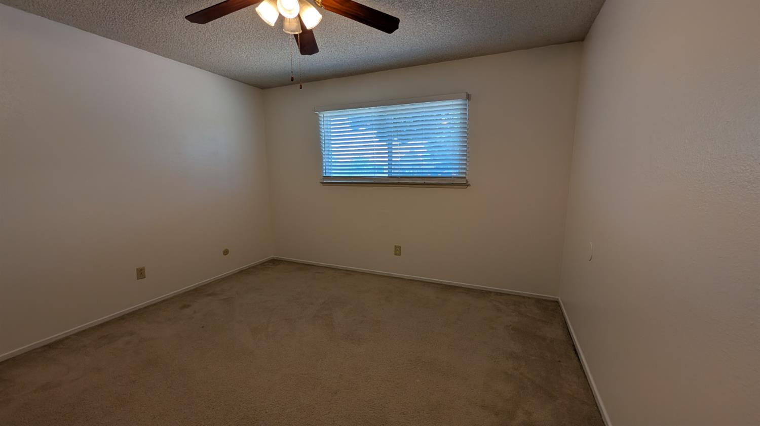 404 Fall Ave, Madera, CA 93637