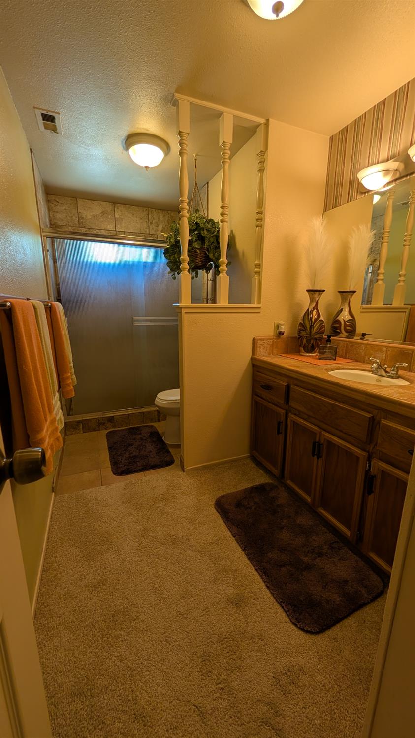 404 Fall Ave, Madera, CA 93637