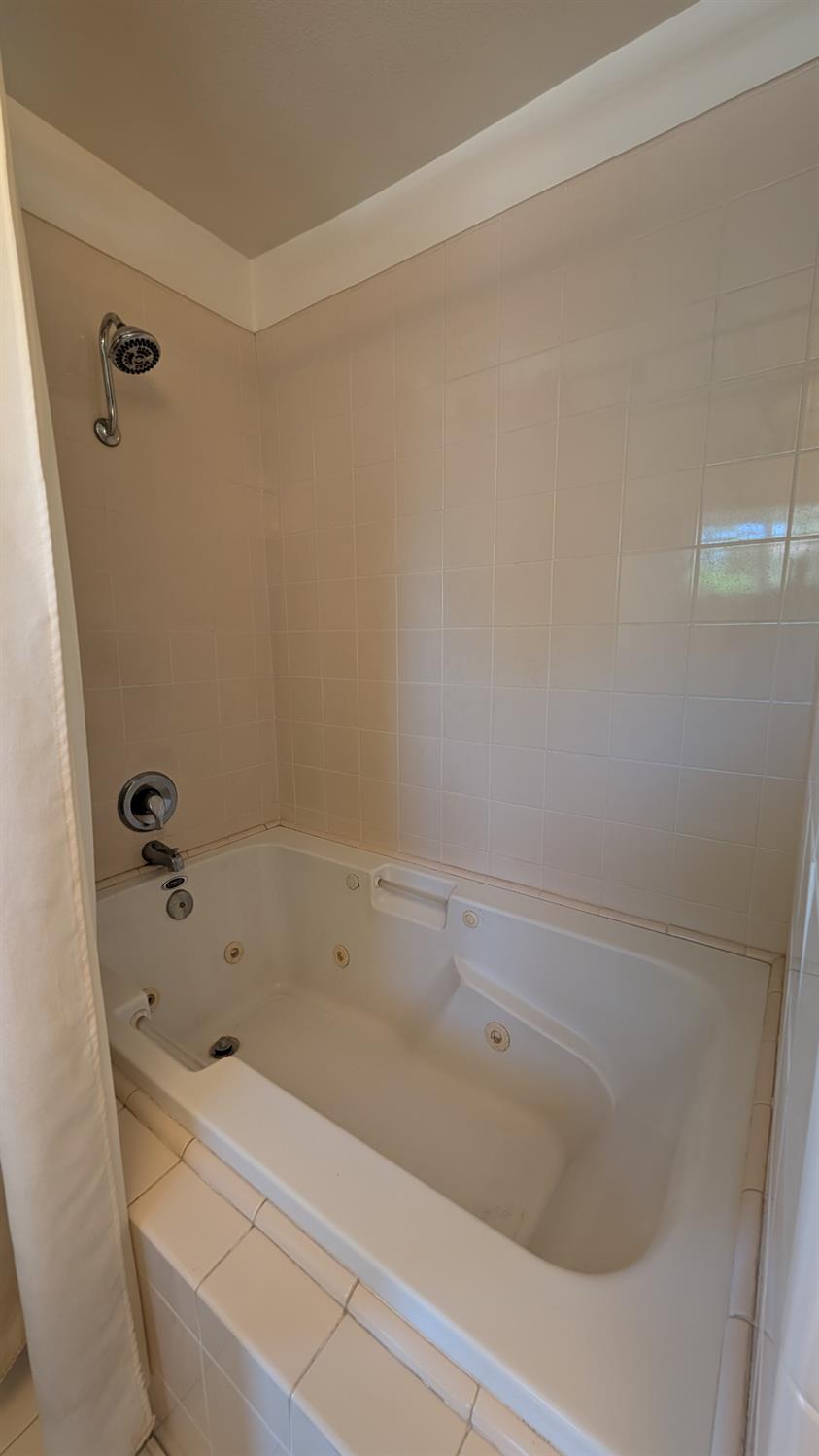 404 Fall Ave, Madera, CA 93637