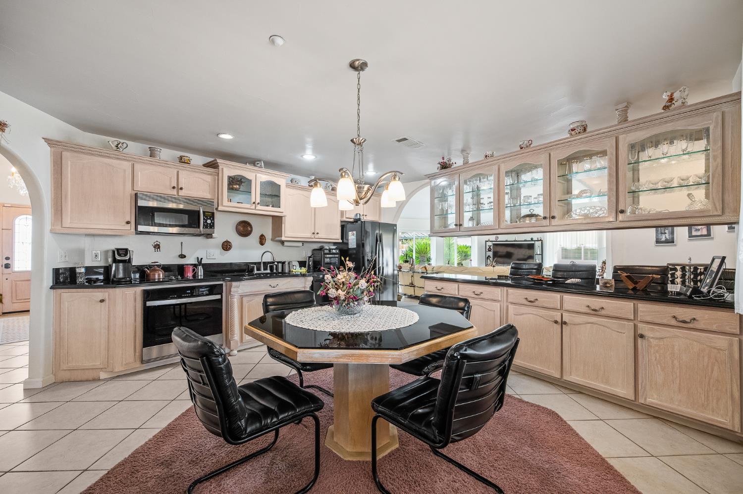 4924 N Arthur Ave, Fresno, CA 93705
