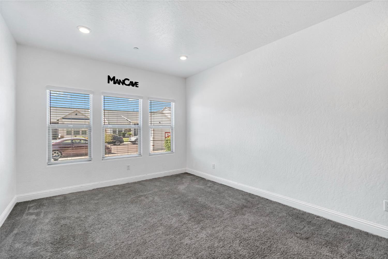 6178 E Mono St, Fresno, CA 93727