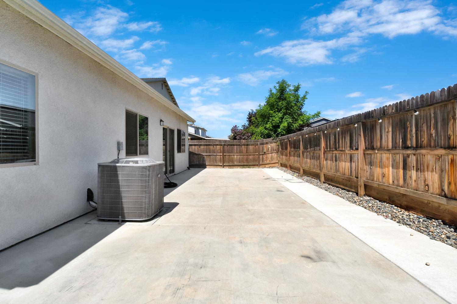 6178 E Mono St, Fresno, CA 93727