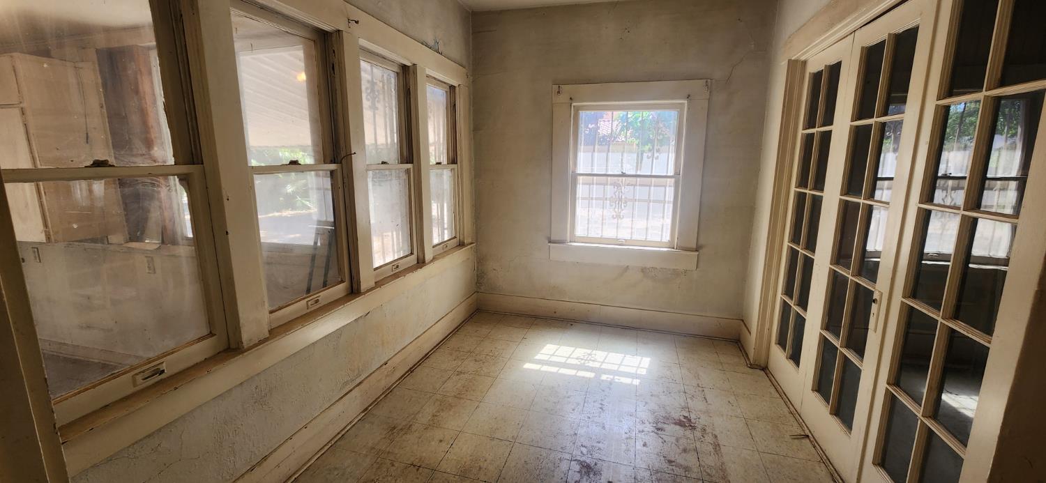 5469 E tulare Ave, Fresno, CA 93727