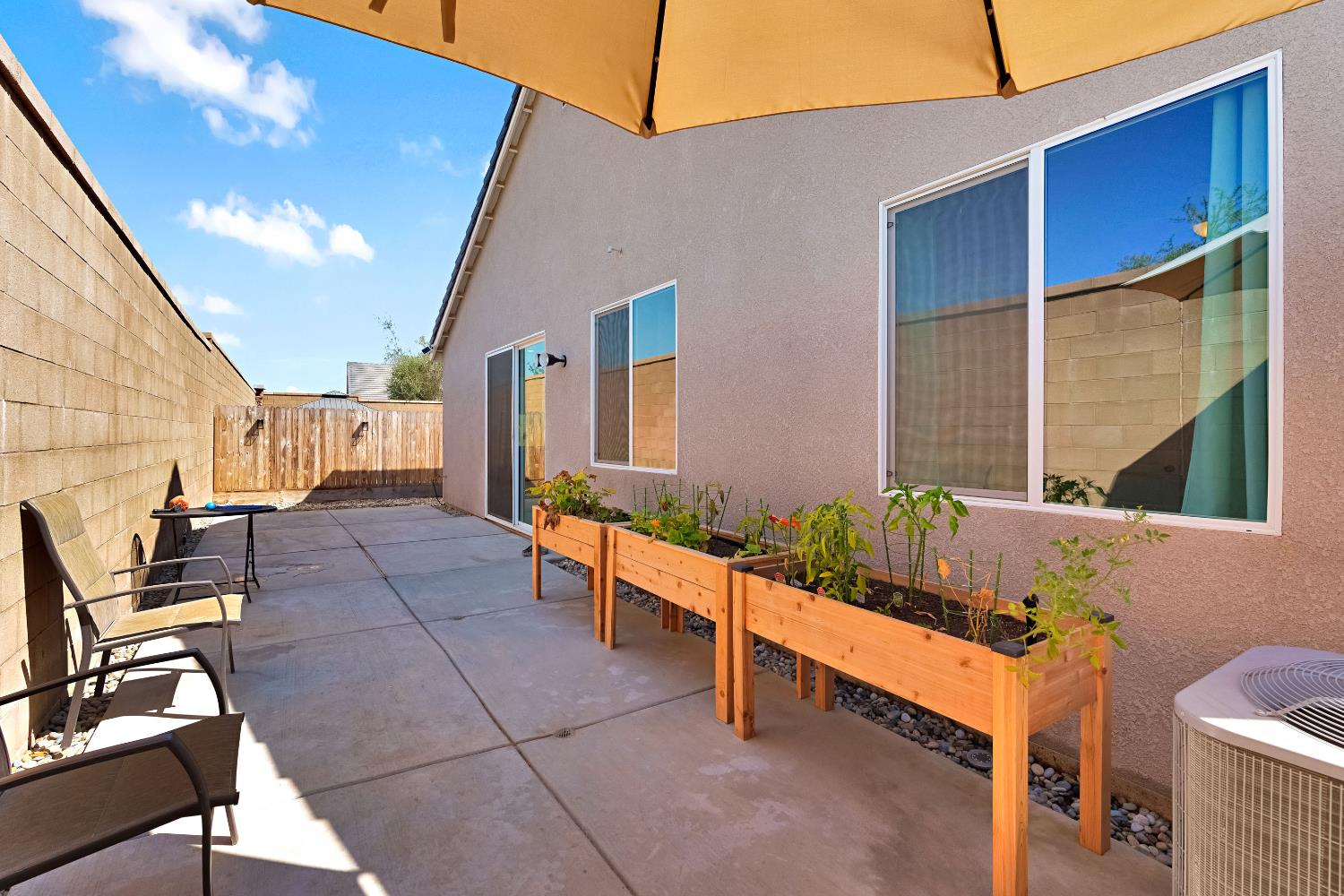 1150 Atlantica Dr S, Madera, CA 93636