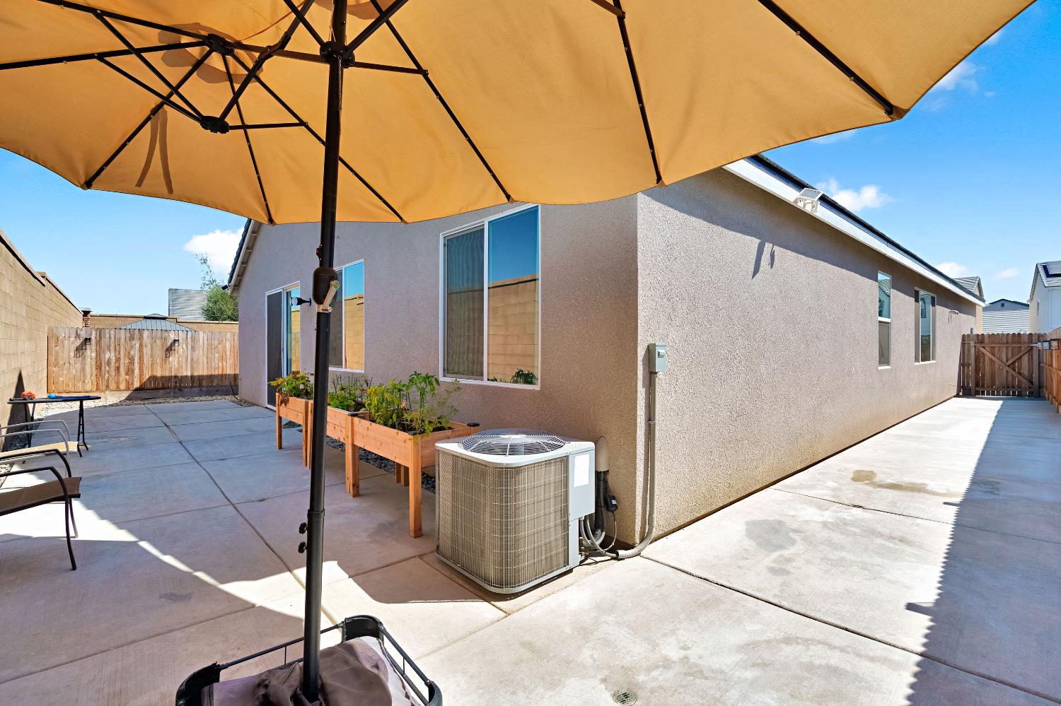 1150 Atlantica Dr S, Madera, CA 93636