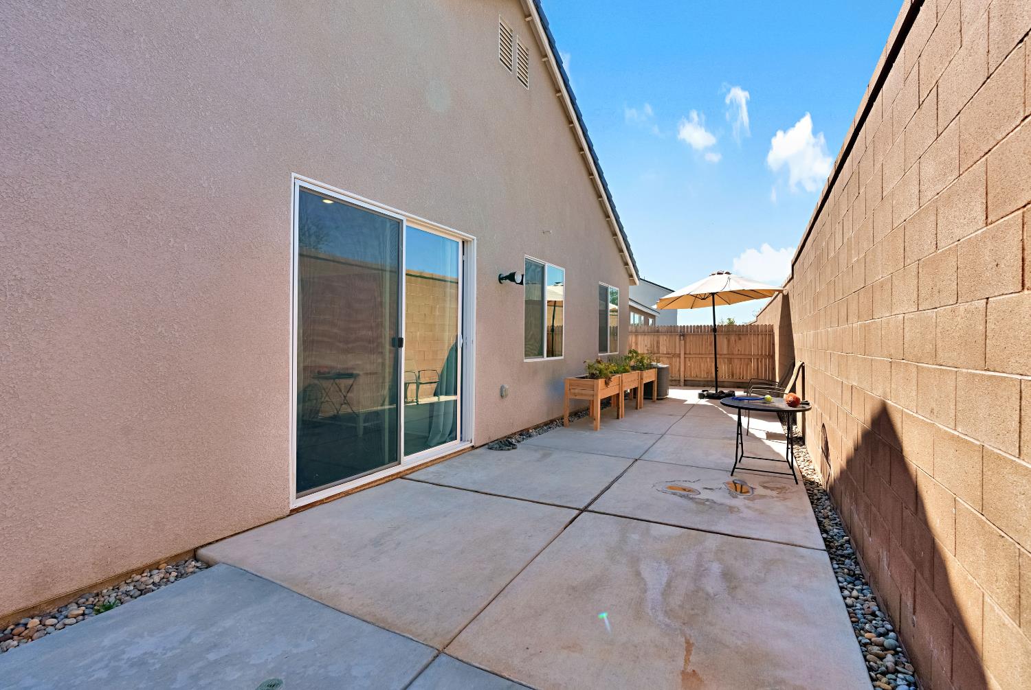 1150 Atlantica Dr S, Madera, CA 93636