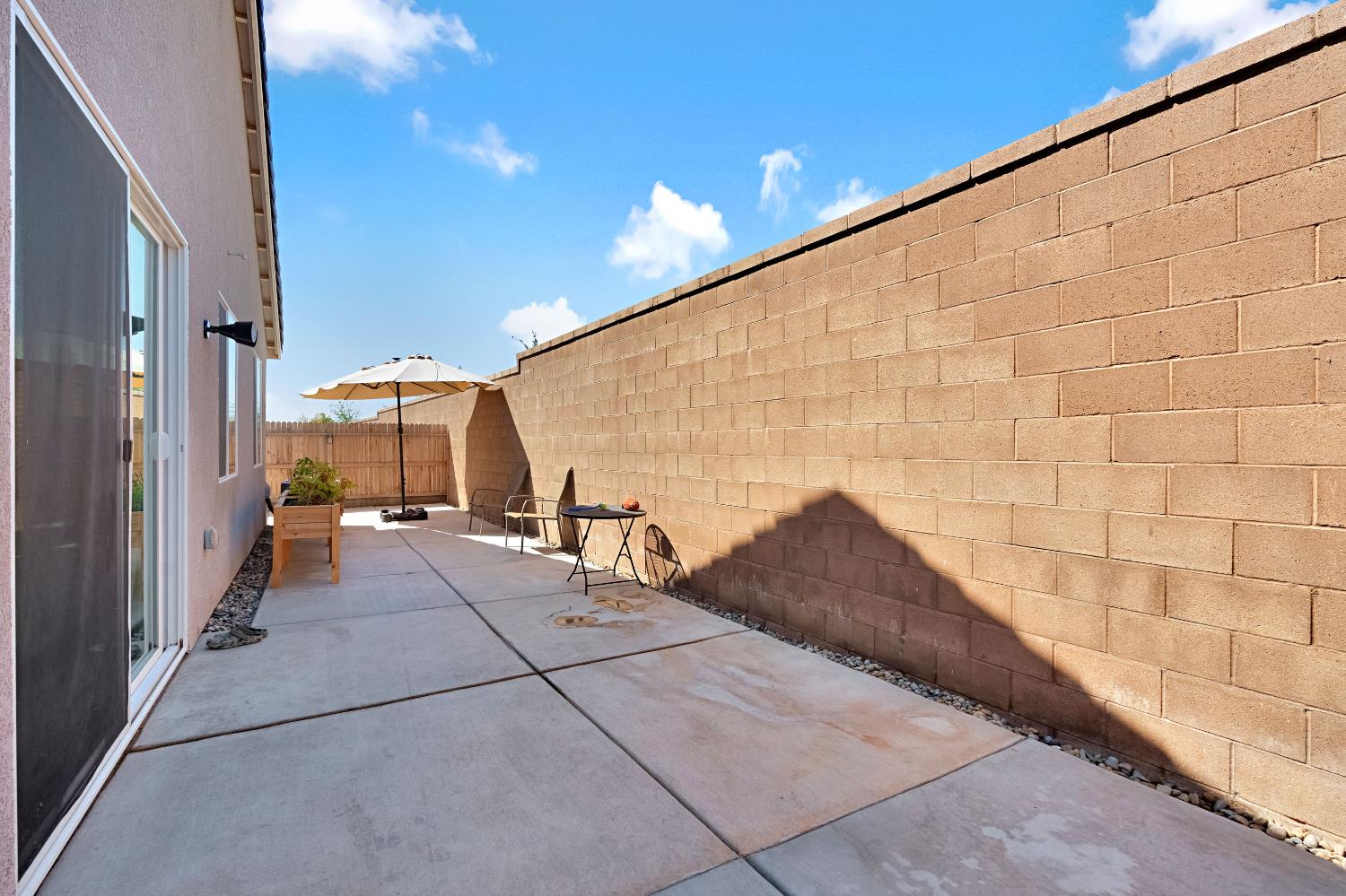 1150 Atlantica Dr S, Madera, CA 93636