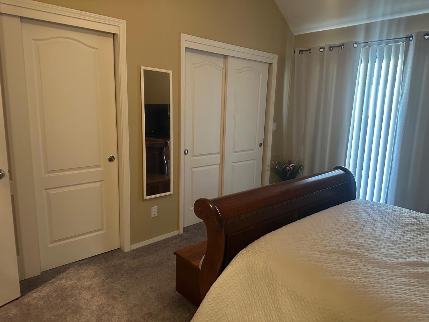 947 E FOXHILL, Fresno, CA 93720