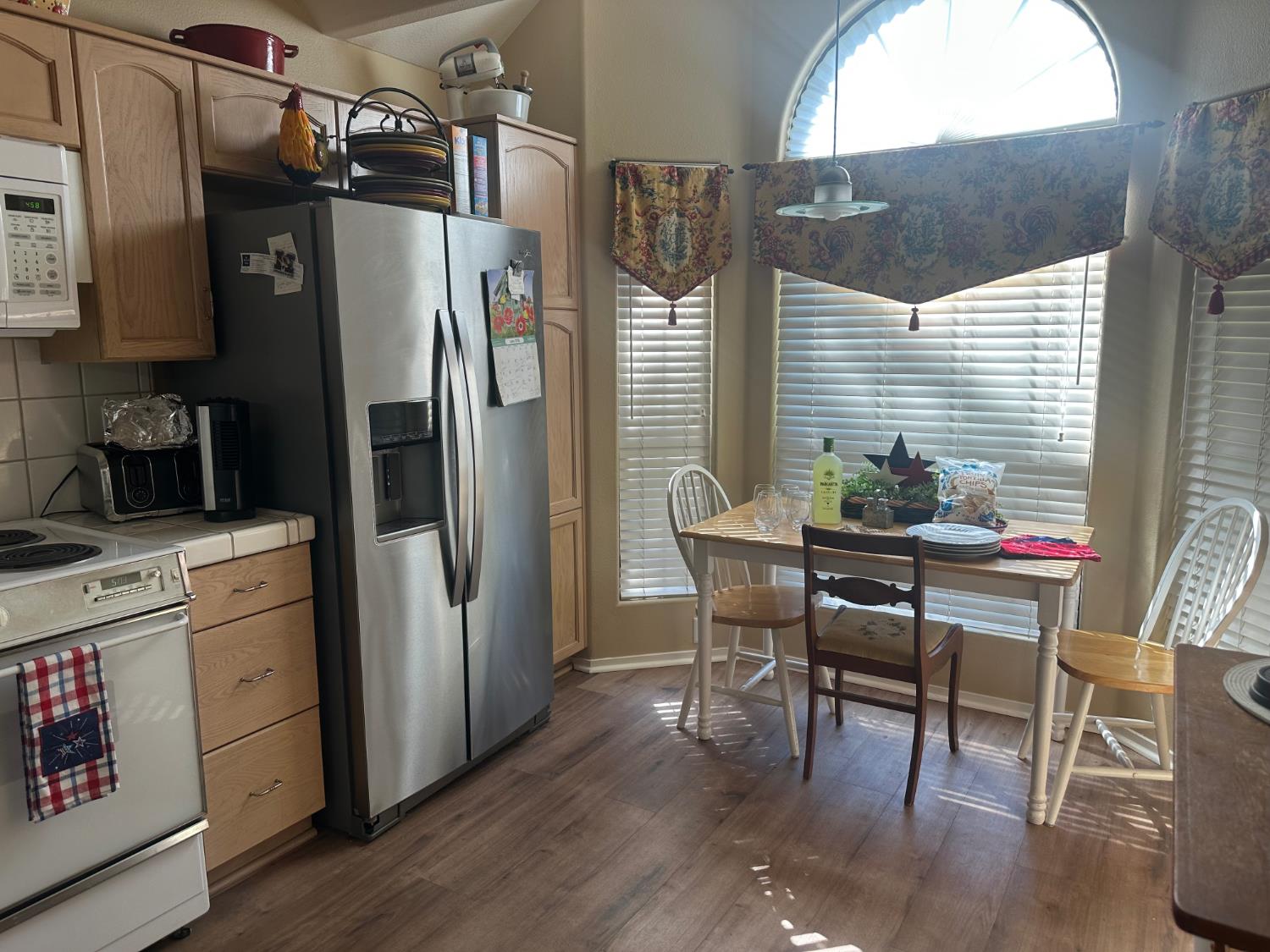947 E FOXHILL, Fresno, CA 93720