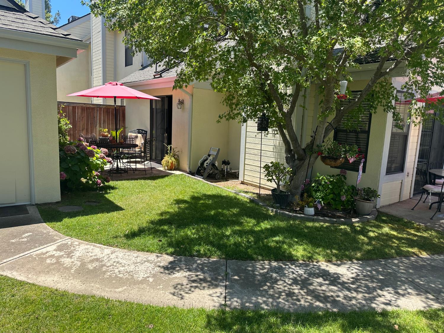 947 E FOXHILL, Fresno, CA 93720