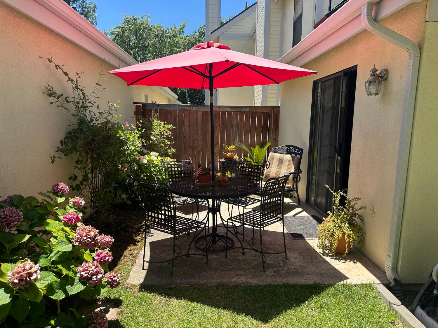 947 E FOXHILL, Fresno, CA 93720