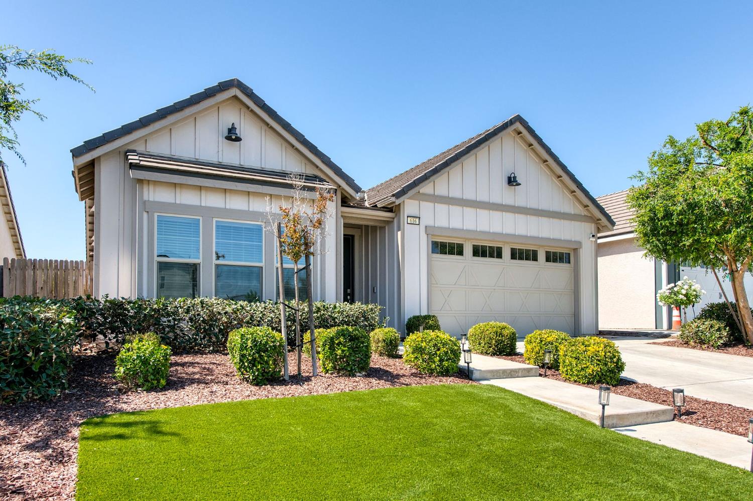 616 Expedition Way, Madera, CA 93636