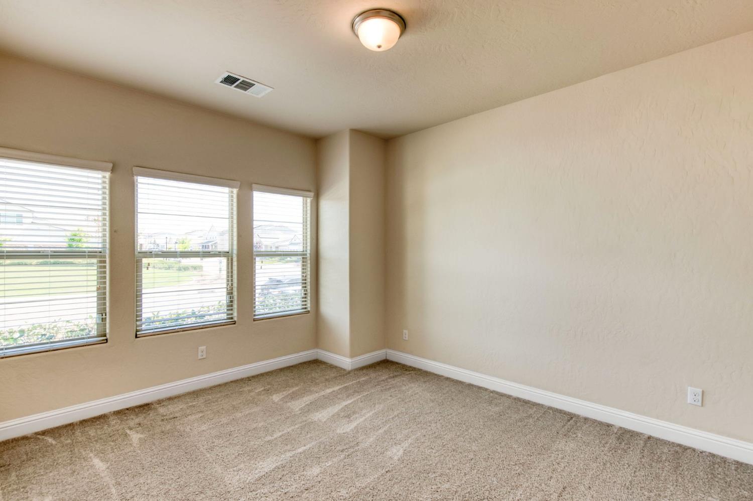 616 Expedition Way, Madera, CA 93636