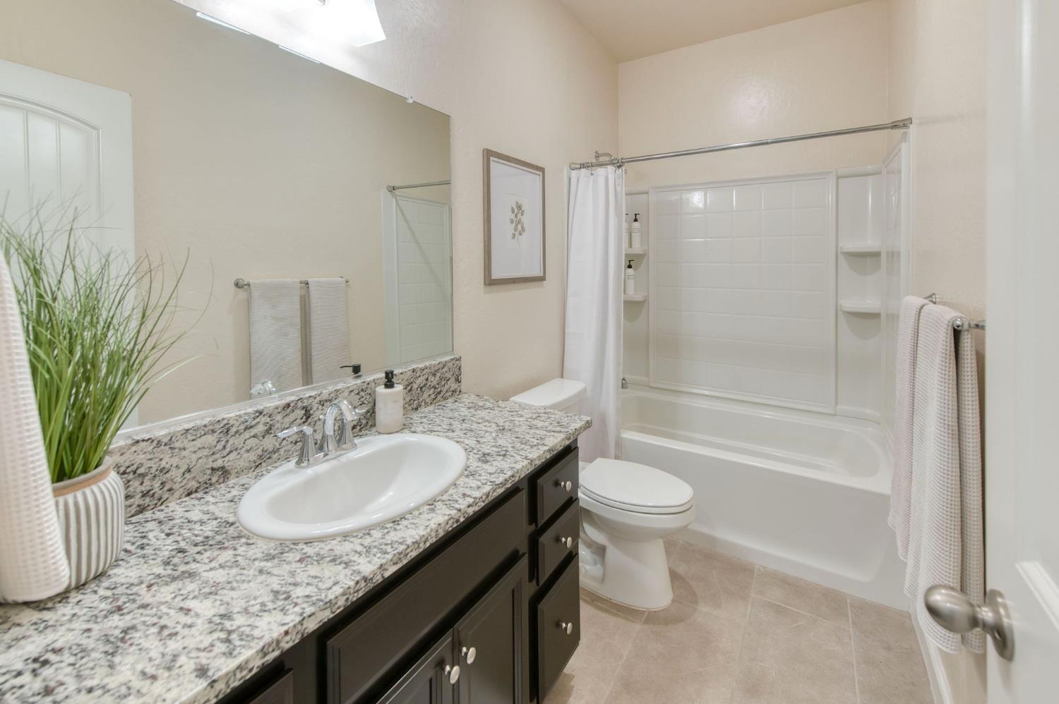 616 Expedition Way, Madera, CA 93636