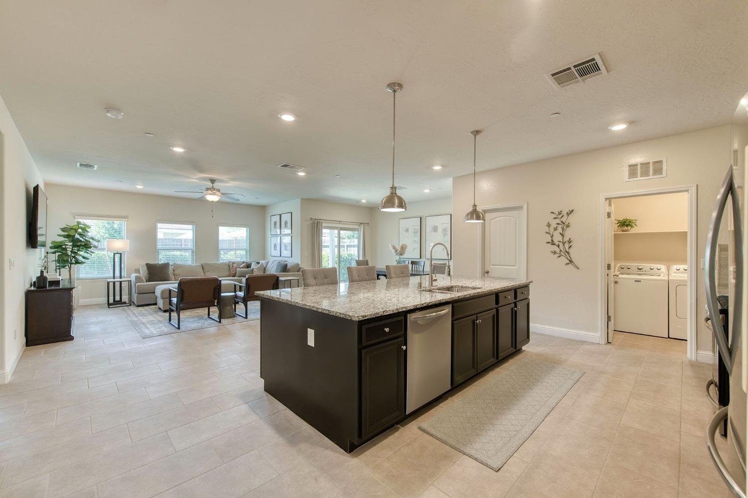 616 Expedition Way, Madera, CA 93636