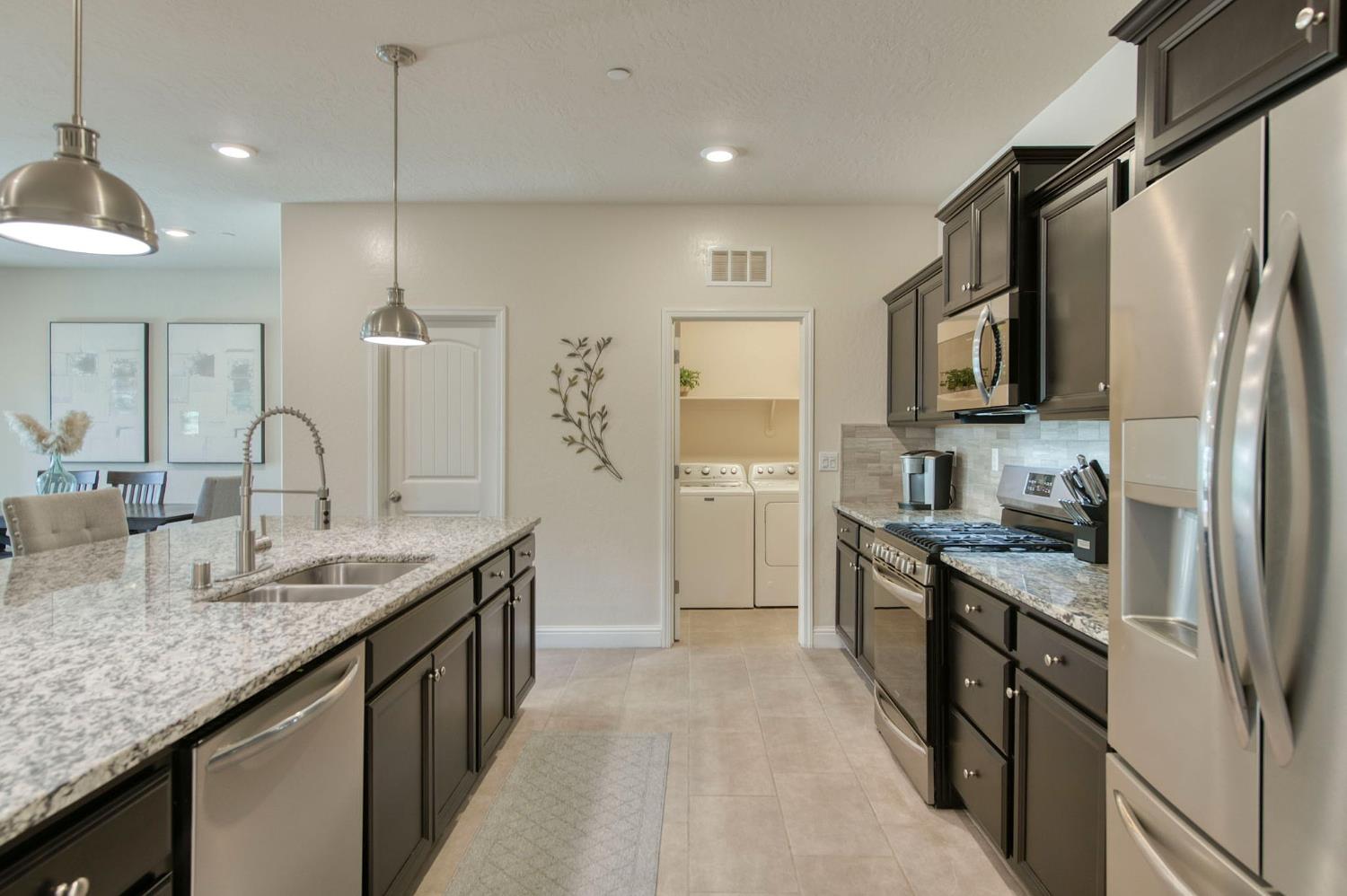 616 Expedition Way, Madera, CA 93636