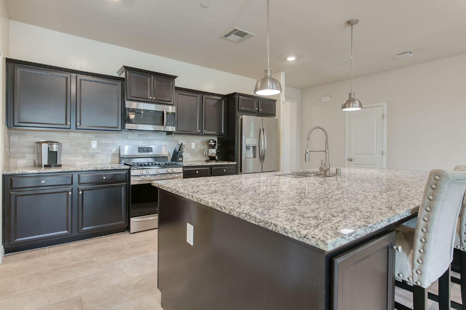 616 Expedition Way, Madera, CA 93636