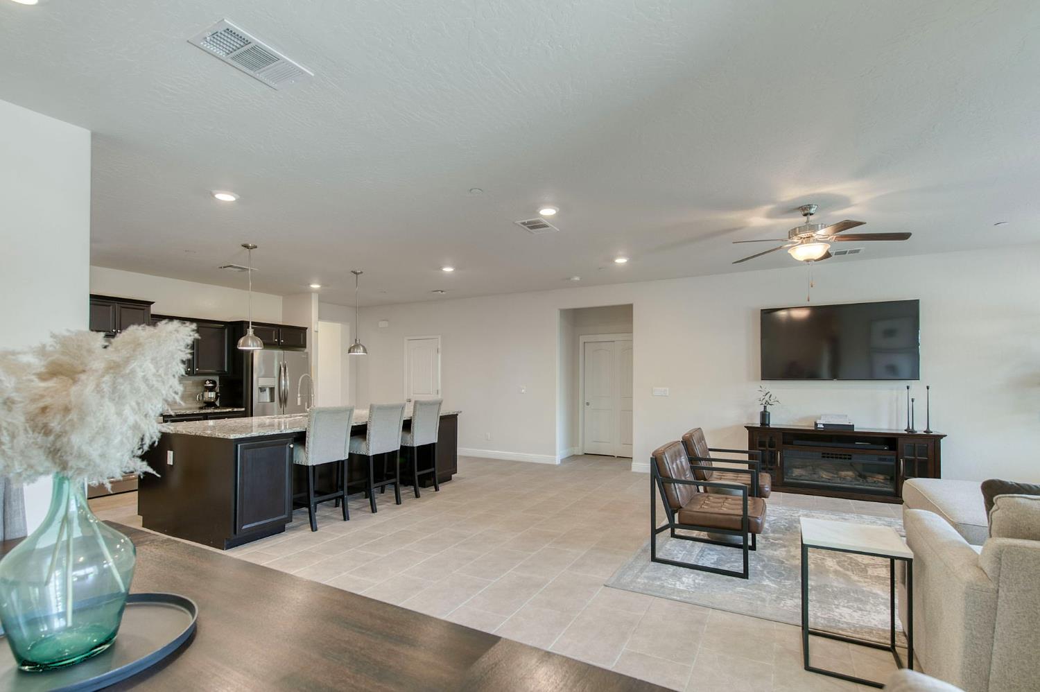 616 Expedition Way, Madera, CA 93636