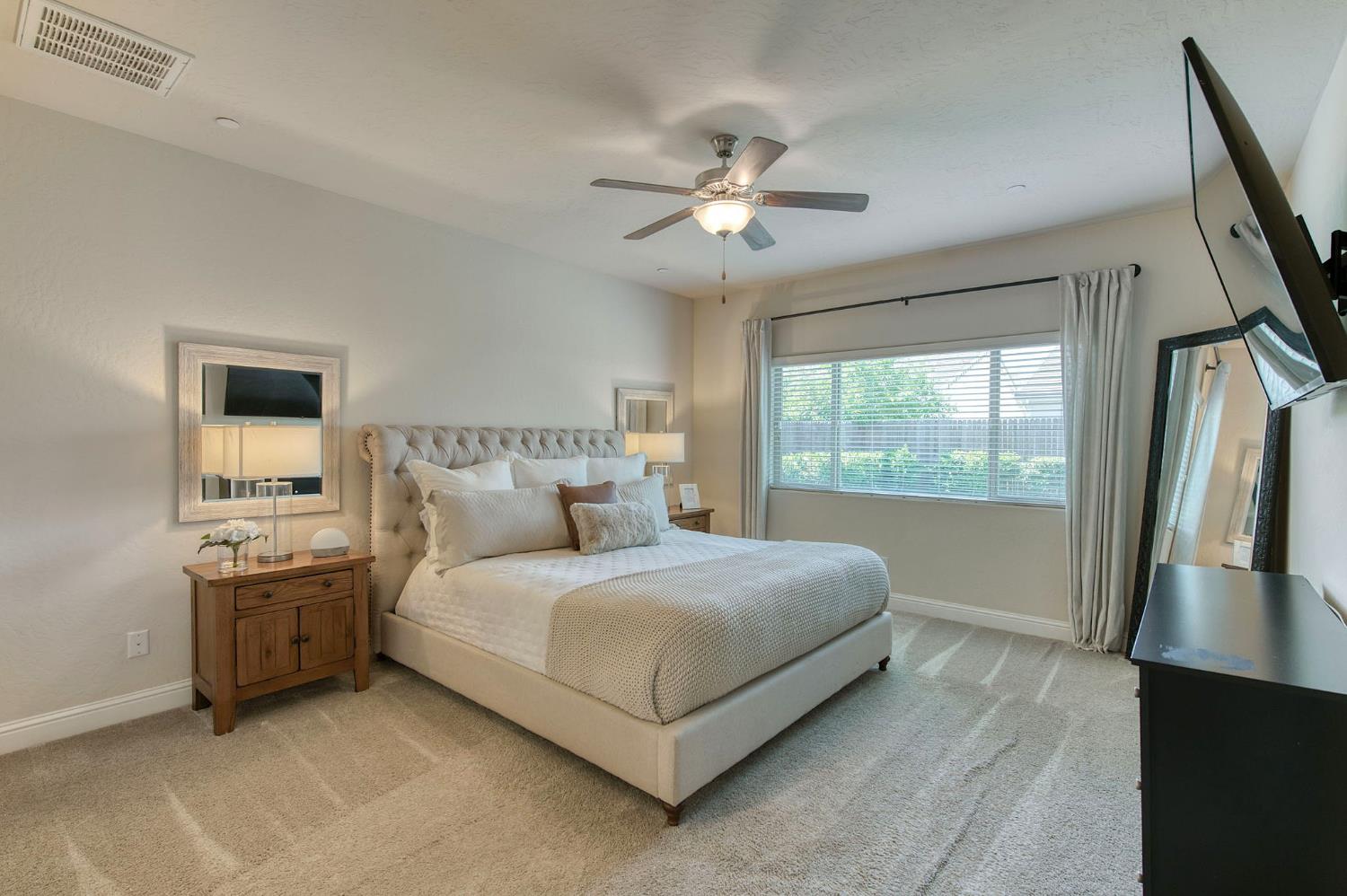 616 Expedition Way, Madera, CA 93636
